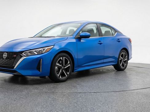 Used 2025 Nissan Sentra SV FWD image 3