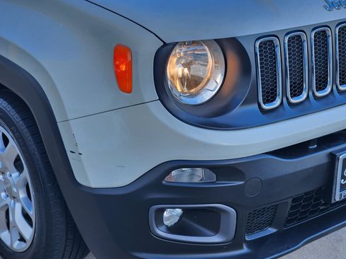 Used 2016 Jeep Renegade Latitude w/ Popular Equipment Group image 7