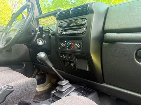 Used 2003 Jeep Wrangler SE AWD/4WD image 39
