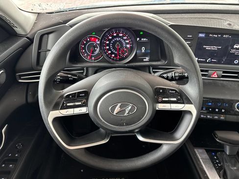 Used 2023 Hyundai Elantra SEL w/ Preferred Accessory Package FWD image 16