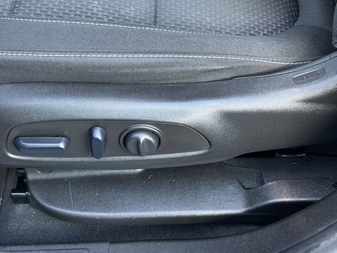 Used 2023 GMC Acadia SLE w/ Driver Convenience Package image 18