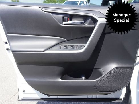 Used 2024 Toyota RAV4 XLE AWD/4WD image 17