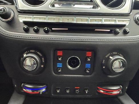 Used 2018 Rolls-Royce Dawn RWD image 46
