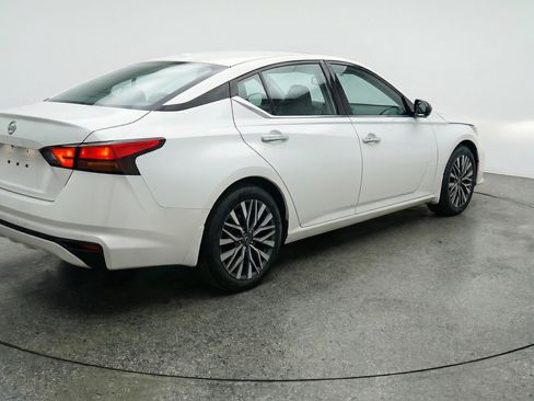 Used 2025 Nissan Altima 2.5 SV FWD image 9