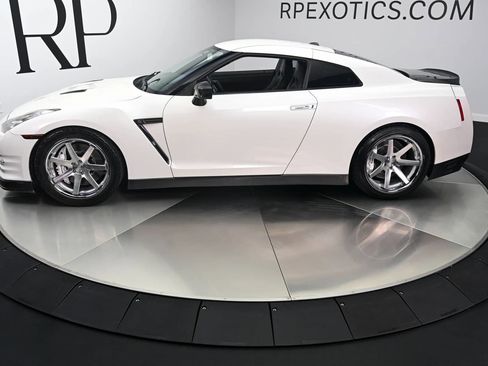 Used 2012 Nissan GT-R Premium AWD/4WD image 8