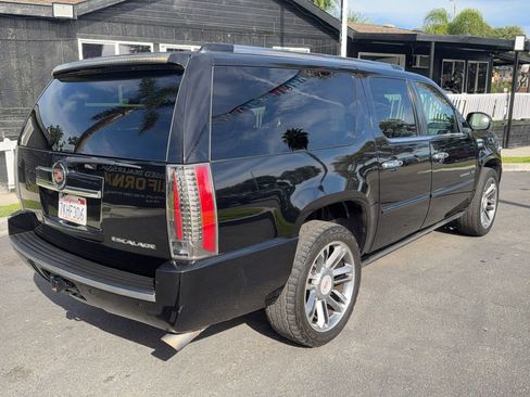 Used 2013 Cadillac Escalade ESV Premium image 8