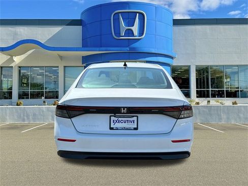 New 2025 Honda Accord SE image 3