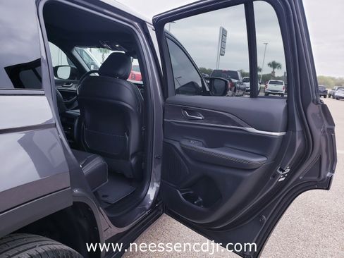 New 2025 Jeep Grand Cherokee Limited image 15