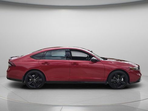 Used 2025 Honda Accord Sport image 3