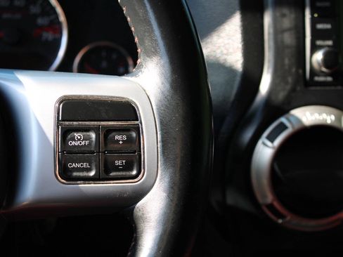 Used 2013 Jeep Wrangler Unlimited Rubicon AWD/4WD image 38
