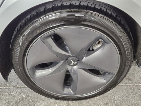 Used 2018 Tesla Model 3 Long Range image 13