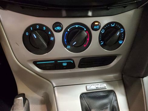 Used 2013 Ford Focus SE w/ SE Winter Pkg FWD image 20