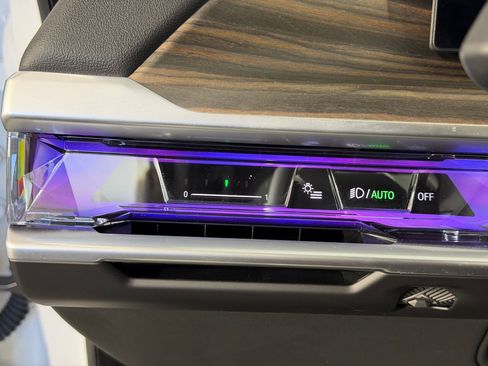 Used 2025 BMW 760i xDrive 760i xDrive w/ Premium Package image 26