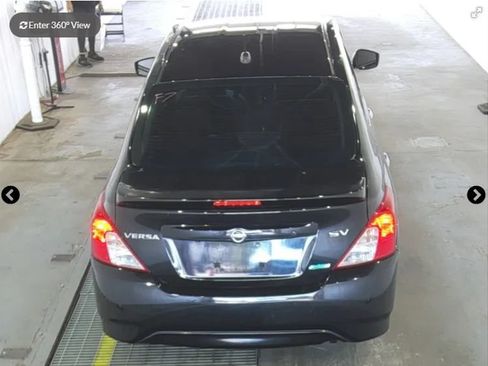 Used 2015 Nissan Versa SV w/ SV Tech Package FWD image 4