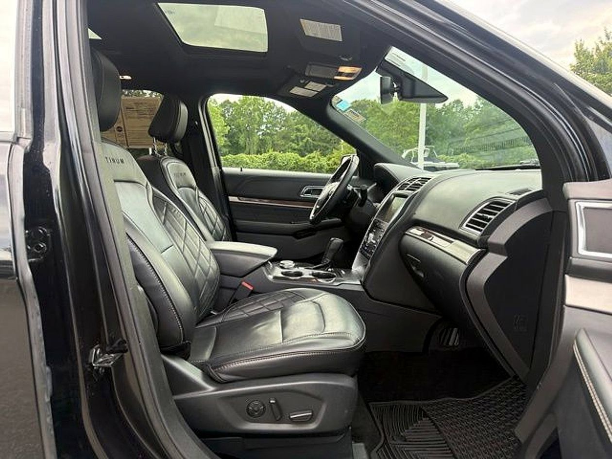 Used 2019 Ford Explorer Platinum AWD/4WD image 35