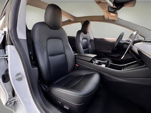 Used 2020 Tesla Model 3 Performance image 20