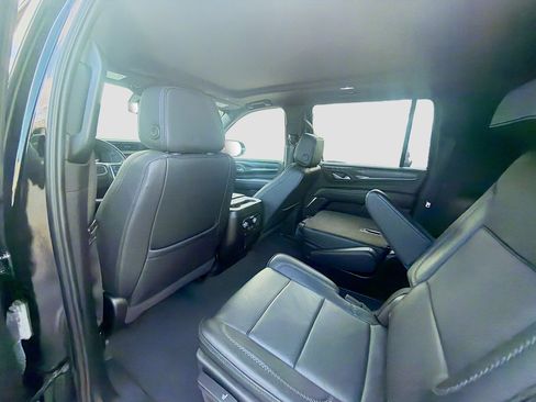 Used 2024 GMC Yukon XL Denali AWD/4WD image 24