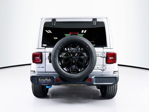 Used 2022 Jeep Wrangler Sahara image 7
