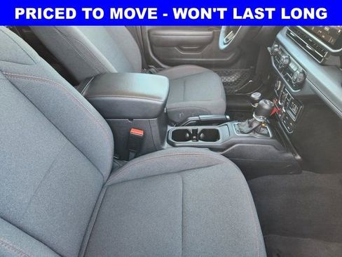 Used 2025 Jeep Wrangler Unlimited Rubicon image 19