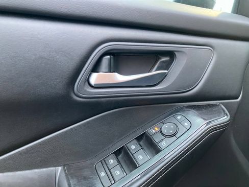 Used 2025 Nissan Rogue SV FWD image 11
