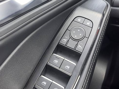 Used 2025 Nissan Rogue SL AWD/4WD image 22