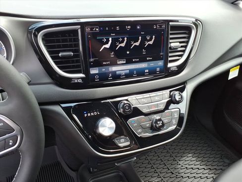 New 2027 Chrysler Pacifica LX FWD image 27