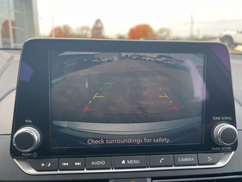 Used 2024 Nissan Altima 2.5 SV image 18