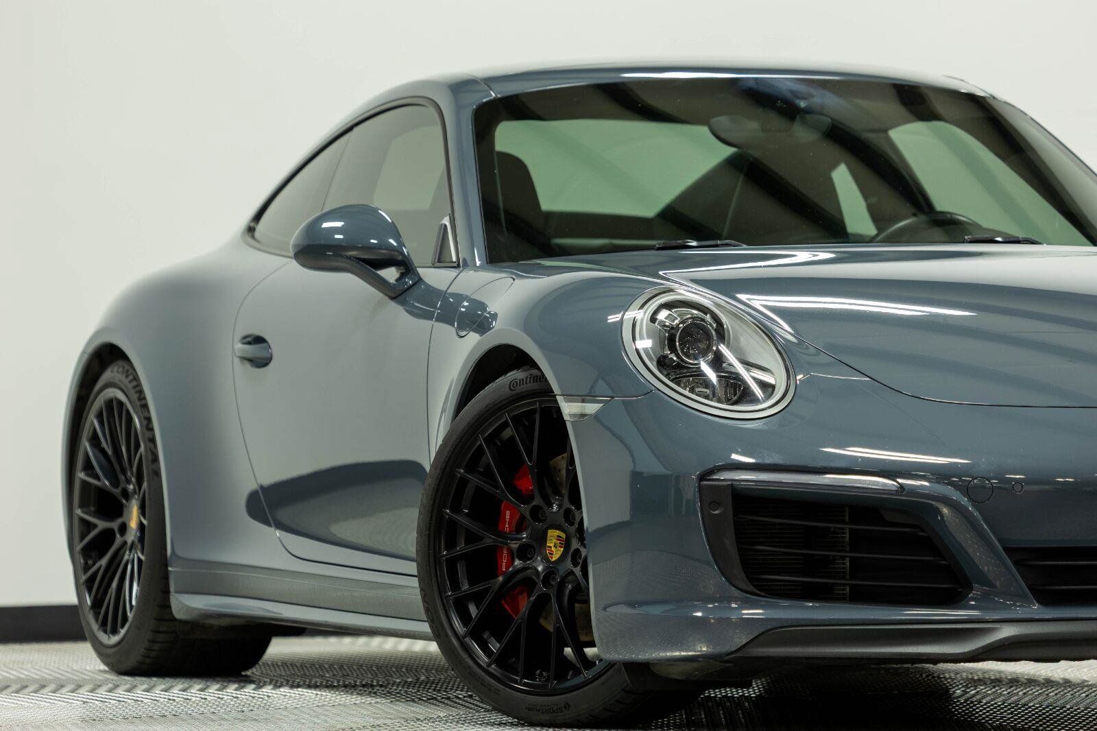 Used 2017 Porsche 911 Carrera 4S AWD/4WD image 2