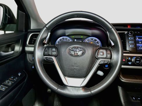 Used 2019 Toyota Highlander XLE image 29
