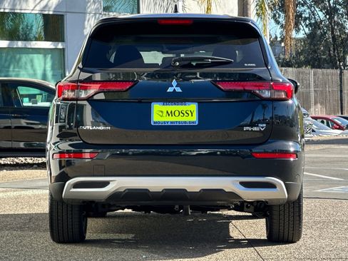 New 2025 Mitsubishi Outlander SE image 5