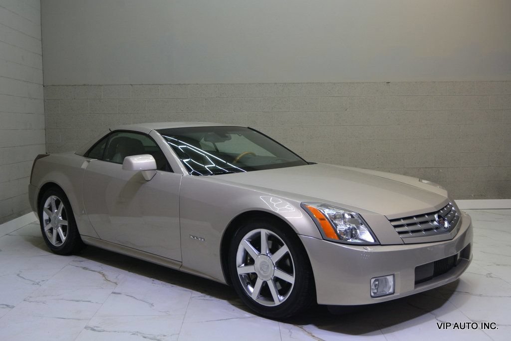 Used 2006 Cadillac XLR RWD image 3