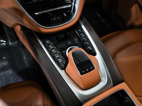 Used 2022 Aston Martin DBX AWD/4WD image 12