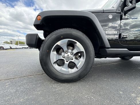 Used 2017 Jeep Wrangler Unlimited Sport w/ Connectivity Group AWD/4WD image 10