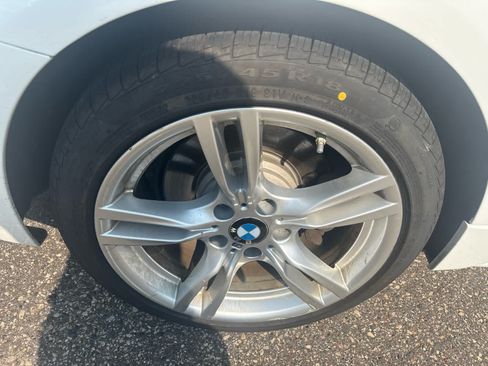 Used 2017 BMW 340i xDrive Sedan AWD/4WD image 9