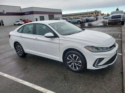 Used 2026 Volkswagen Jetta S image 2