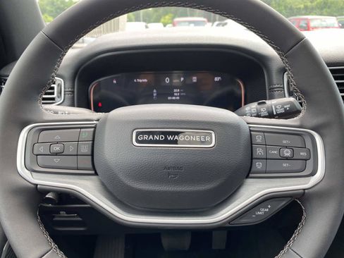 New 2026 Jeep Grand Wagoneer L 4WD w/ Premium Group I image 17