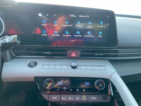 New 2025 Hyundai Elantra Limited image 46