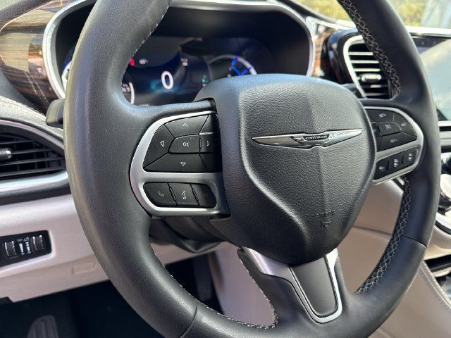 Used 2023 Chrysler Pacifica Limited FWD image 14