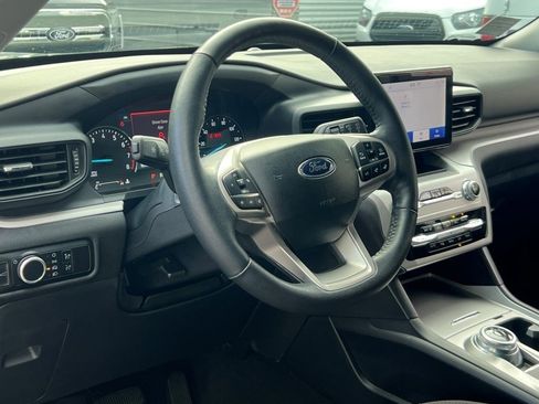 Used 2023 Ford Explorer XLT image 16