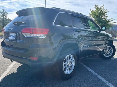Used 2018 Jeep Grand Cherokee Laredo AWD/4WD image 4
