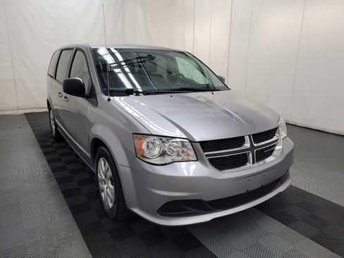Used 2018 Dodge Grand Caravan SE FWD image 13