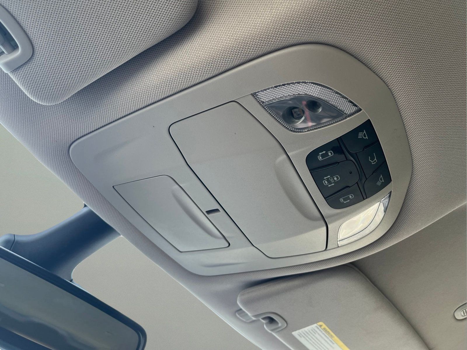 Used 2023 Chrysler Voyager LX FWD image 23