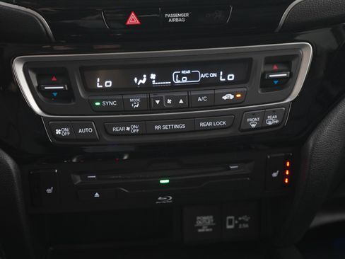 Used 2020 Honda Pilot Touring image 21