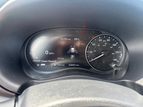 Used 2023 Nissan Kicks SR w/ SR Premium Package FWD image 28