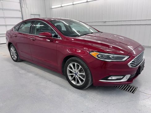 Used 2017 Ford Fusion SE w/ Fusion SE Technology Package FWD image 10