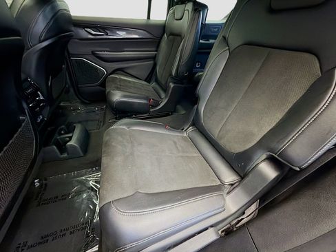 Used 2021 Jeep Grand Cherokee L Laredo image 18