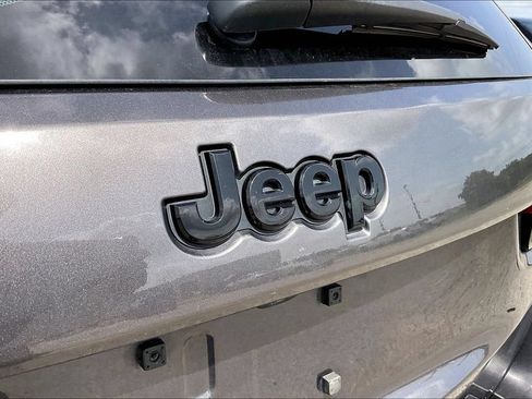 Used 2018 Jeep Grand Cherokee Altitude AWD/4WD image 25