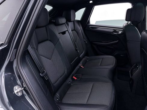 Used 2024 Porsche Macan AWD/4WD image 39