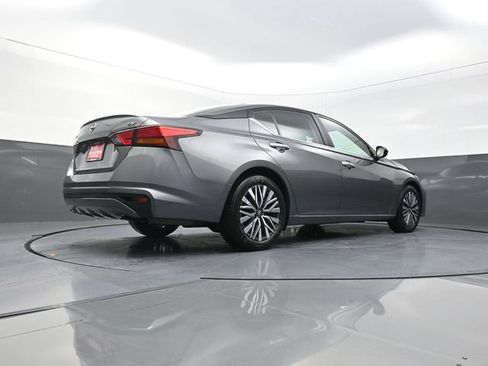 Used 2024 Nissan Altima 2.5 SV FWD image 36