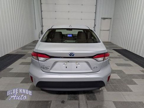 Used 2025 Toyota Corolla LE image 3